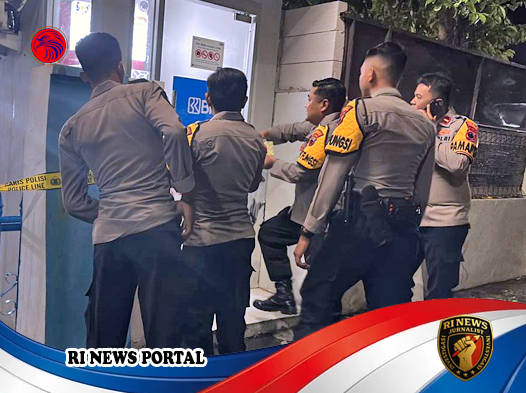 Nekat Congkel ATM Tepat di Depan Markas Polisi