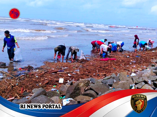 Pantai Alam Indah Tegal Berubah Jadi Ladang Kerang Putih yang Menggiurkan