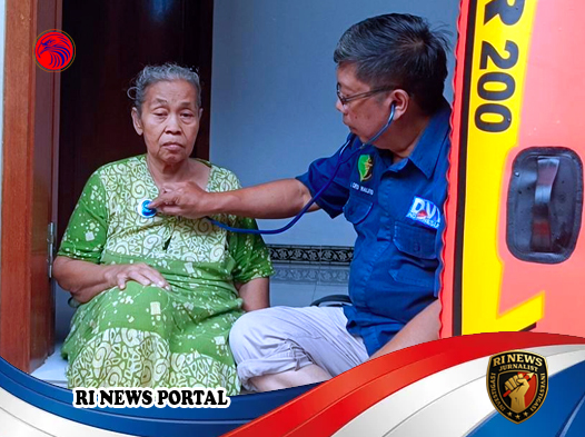 Polres Batang Lakukan Pemeriksaan Kesehatan Door-to-Door bagi Korban Banjir