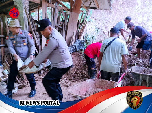 Polsek Jatipurno Sigap Tangani Dampak Longsor di Balepanjang