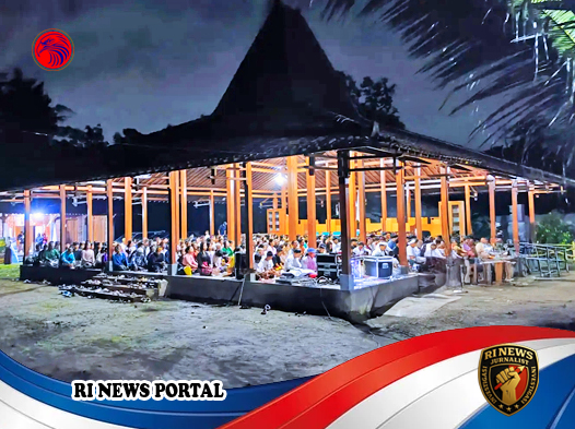 Ribuan Umat Hindu Berdoa di Joglo Pesantren