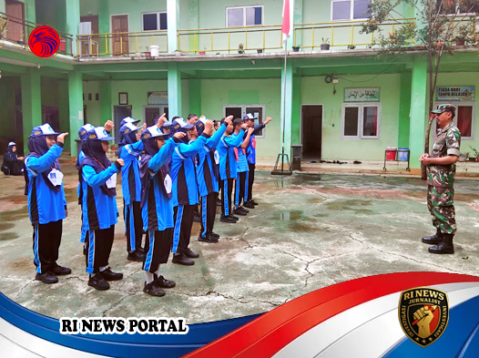 Siswa SMP Islam Rumpun Muslim Jatisrono Belajar Disiplin dan Nasionalisme dari Praktik Baris-Berbaris TNI