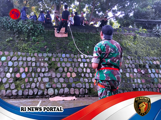 TNI Koramil Jatisrono Ajak Siswa SMP Rasakan Sensasi Rappelling dan Turun Tali Hesti di Outbound Bela Negara