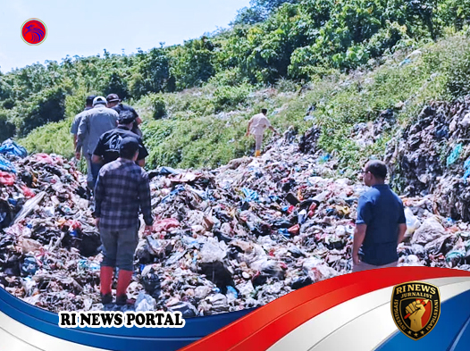 Bupati Madina Berjalan Kaki di Gunung Sampah