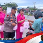 Kapolres Melawi Pimpin Langsung Pembagian Takjil