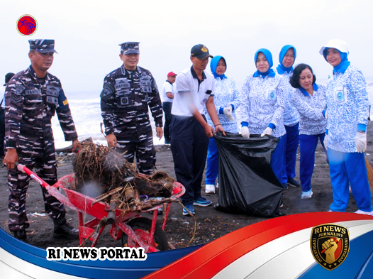 Lanal Yogyakarta Pimpin Aksi Prolasih di Tengah Hujan
