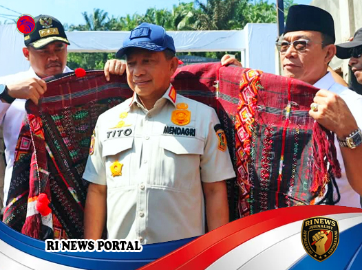 Mendagri Tito Karnavian Resmikan Huntara di Tapsel