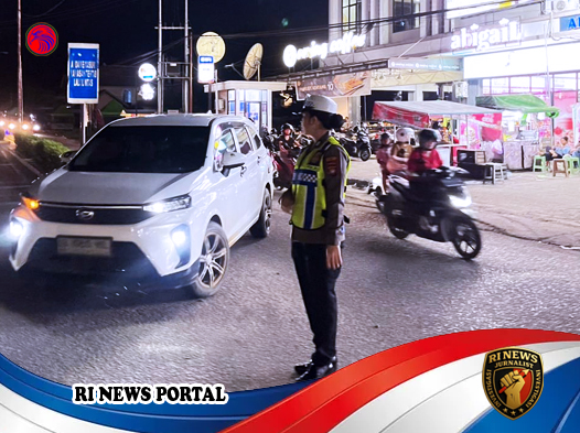 Personel Polsek Sokan Turun Langsung Amankan Ibadah Tarawih