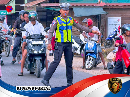 Petugas Lalu Lintas Polres Melawi Hadir di Pagi Hari
