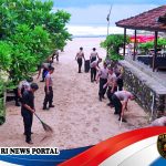 Polres Gunungkidul Terjunkan 50 Personel dalam Aksi Bersih Pantai Krakal