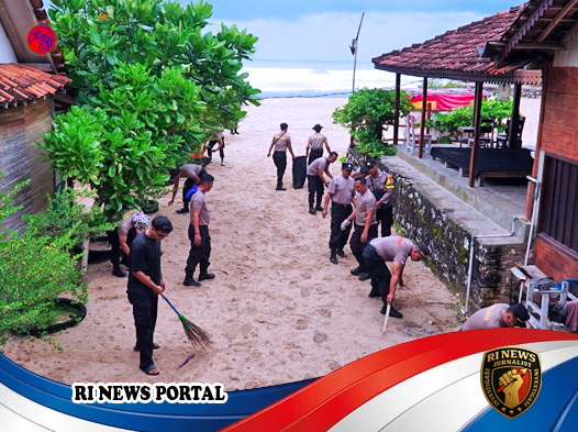 Polres Gunungkidul Terjunkan 50 Personel dalam Aksi Bersih Pantai Krakal