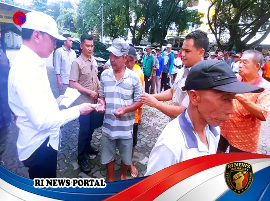 Jokowi Lanjutkan Tradisi Bagi Sembako dan Santunan Tunai di Solo Jelang Lebaran 2026