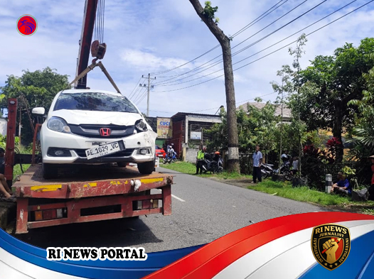 Mobil Honda Mobilio Terperosok ke Jurang dalam Kecelakaan Tunggal di Tikungan Rawan Wonogiri