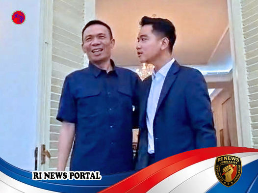 Pelukan Persaudaraan di Istana