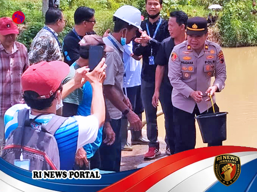 Polri Kawal Penebaran 1 Ton Indukan Ikan di Sungai Timang Wonogiri