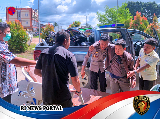 Respons Sigap Sabhara Selamatkan Korban Tabrakan Motor di Jalan Poros Tengah Nanga Pinoh