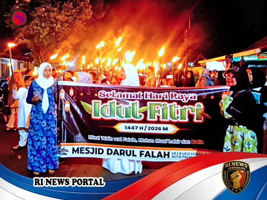 Ribuan Warga Ujung Padang Padangsidimpuan Sambut Idul Fitri dengan Pawai Obor Penuh Haru