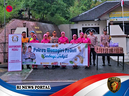 Takjil Gratis dan Imbauan Kamtibmas di Simpang Wuryantoro