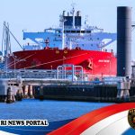 Trump Longgarkan Sanksi Minyak Venezuela