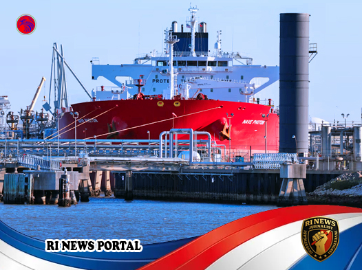 Trump Longgarkan Sanksi Minyak Venezuela