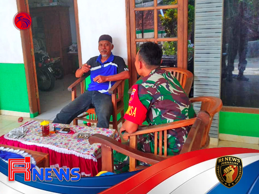 Babinsa Jatisrono Bangun Keakraban Lewat Silaturahmi ke Tokoh Masyarakat
