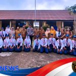 Polisi Jadi Pembina Upacara di SMP Nanga Pinoh