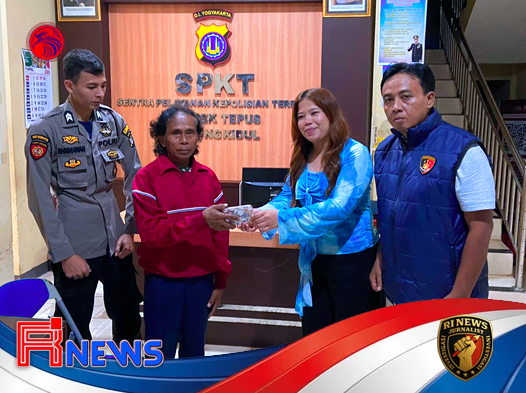 Polisi Tepus Temukan dan Kembalikan iPhone Wisatawan Malaysia yang Hilang di Pantai Timang