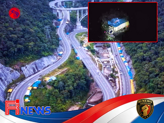 Truk Colt Diesel Oleng dan Terjun ke Jurang di Kelok 9