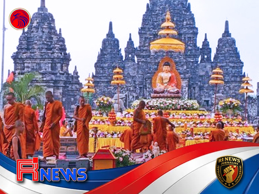 Ribuan Umat Buddha Gelar Sujud Tiga Langkah di Candi Sojiwan