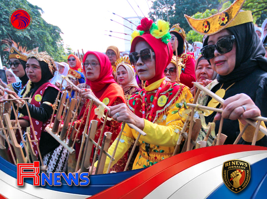 Harmoni Gotong Royong dalam Irama Bambu