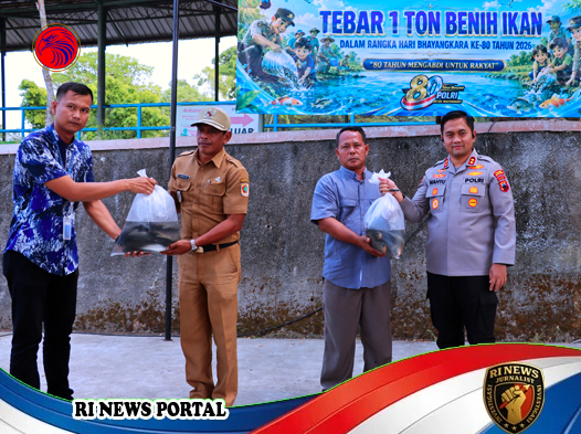 Polres Wonogiri Tebar 1 Ton Benih Ikan di Waduk Gajah Mungkur Jelang Hari Bhayangkara ke