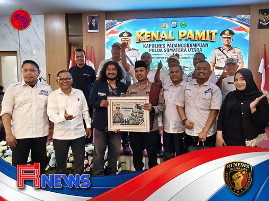 AKBP Wira Prayatna Tinggalkan Mapolres Padangsidimpuan dengan Naik Betor
