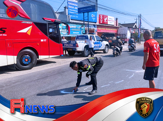 Motor Oleng Tabrak Bus Saat Mendahului