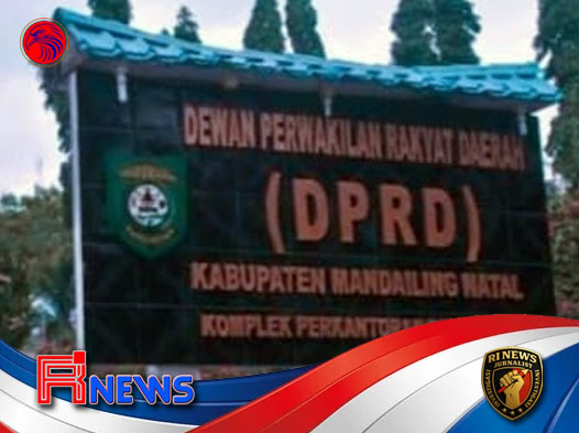 Masyarakat Tabuyung Turunkan Massa ke Kantor Bupati dan DPRD Mandailing Natal