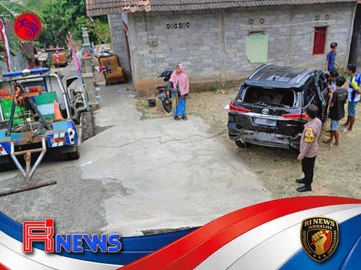 Mobil Toyota Fortuner Meluncur ke Jurang 3 Meter di Wonogiri