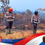 Polsek dan Koramil Menukung Cek Titik Api serta Lakukan Pemadaman Karhutla
