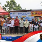 Merajut Silaturahmi di Tepi Kolam