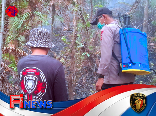 Polsek Ella Hilir dan Brimob Gabung Masyarakat Padam Karhutla di Ella Hilir