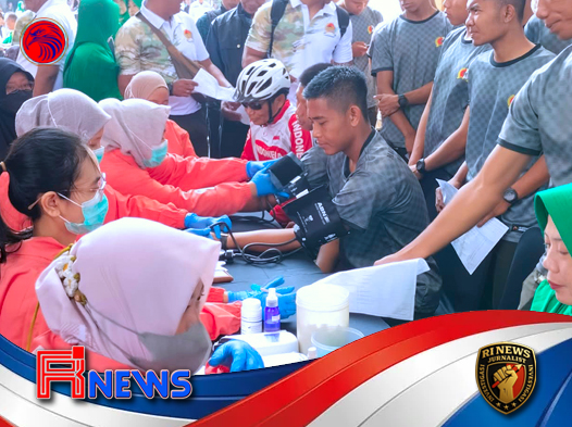 TNI Gelar Bhakti Sosial dan Kesehatan di Simpang Lima Gumul Rayakan HUT ke-81