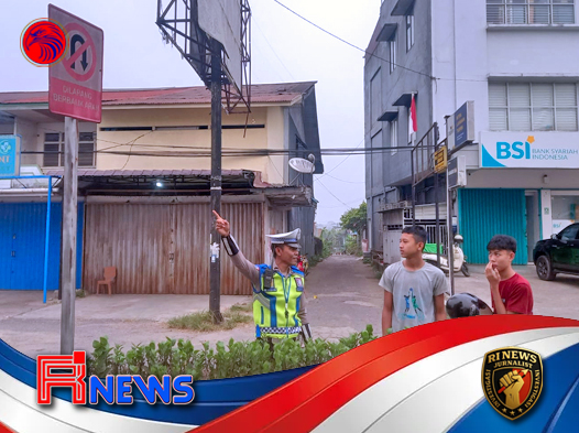 Aipda Azis Edukasi Pengendara Pahami Rambu Lalu Lintas