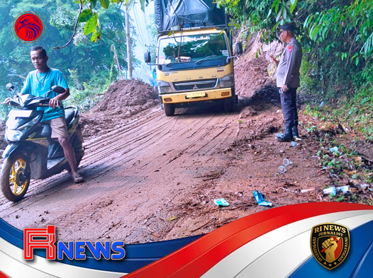 Longsor Menerjang Jalan Penghubung Tapan-Sungai Penuh