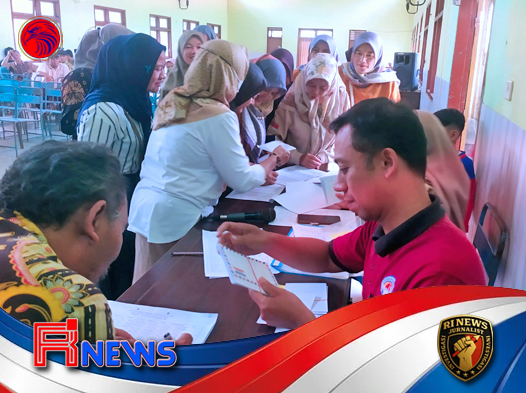 Masyarakat Dongko Trenggalek Diberi Uang Bukan Janji Hampa